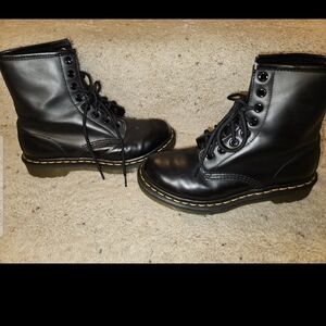Dr. Martens Black Air Wair Size 5 Lace-Up Boots